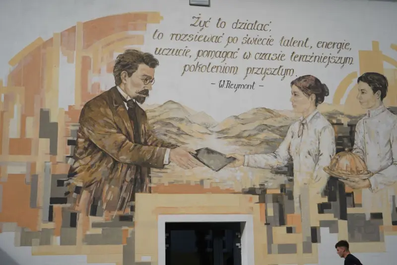 Nowy mural w Wiśle upamiętnia 90 lat kształcenia młodzieży