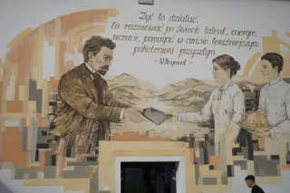 Nowy mural w Wiśle upamiętnia 90 lat kształcenia młodzieży