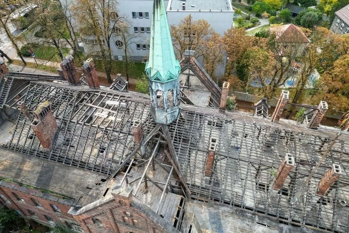 Co dzieje się w „Juliuszu” w Rybniku? Trwa przebudowa zabytkowego budynku