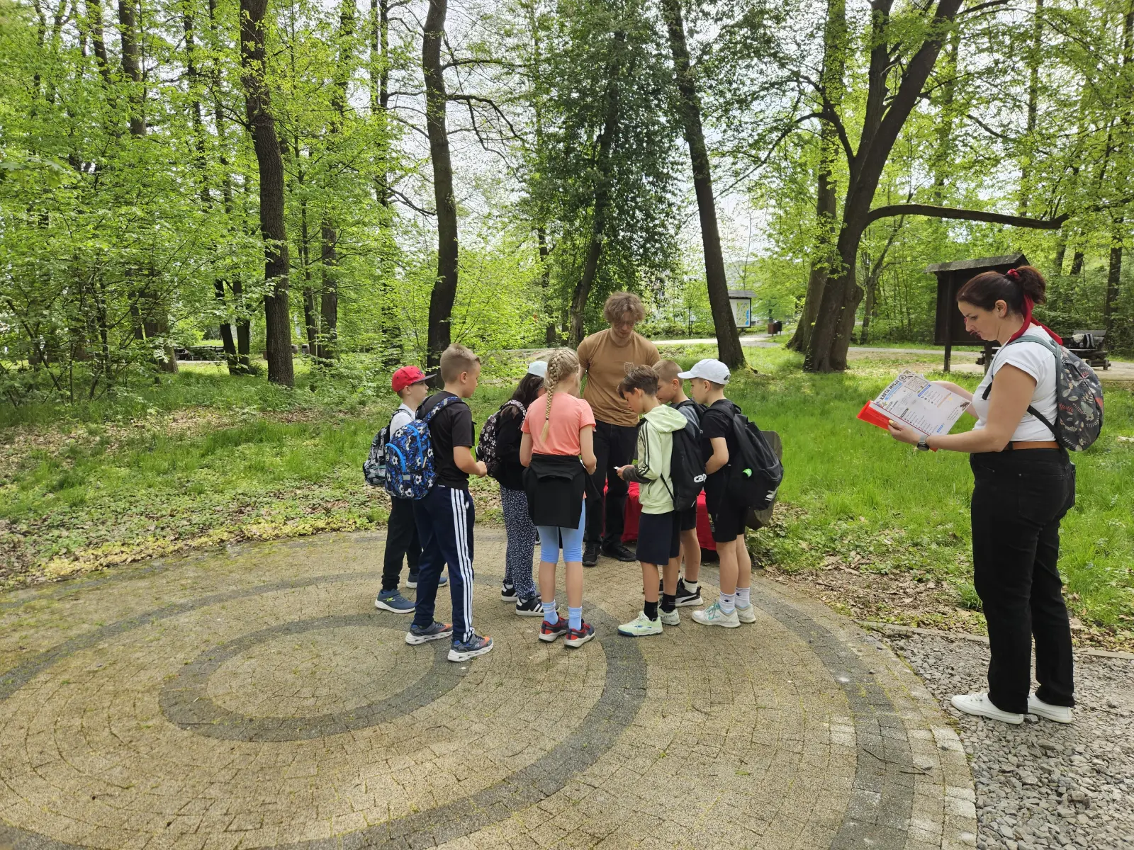Kaplicówka w Skoczowie zmienia się dla spacerowiczów. Przybyło już 4000 drzew