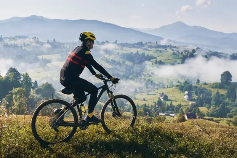 Cyklisté vyrazí z Wisły do Brenné na podzimní výlet