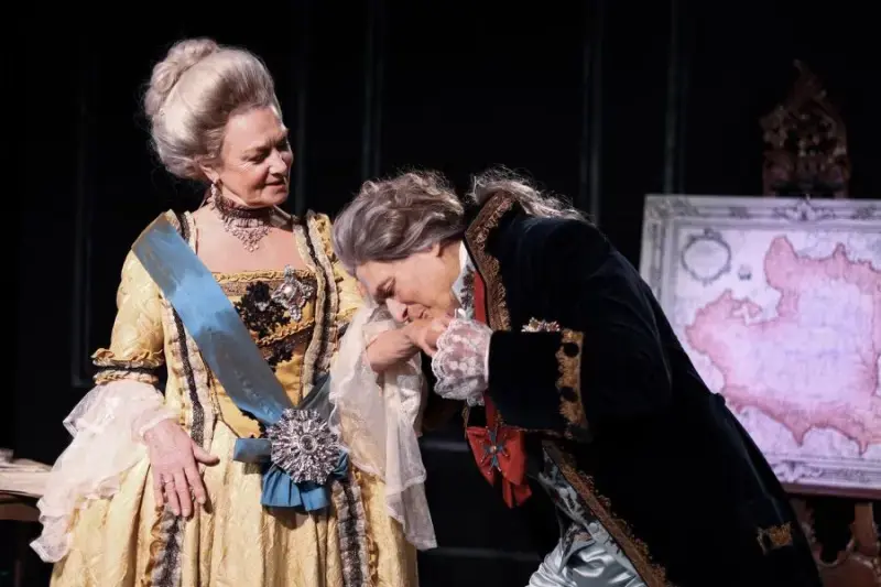 Spektakl Teatru Klasyki Polskiej „Król i caryca” w Strumieniu
