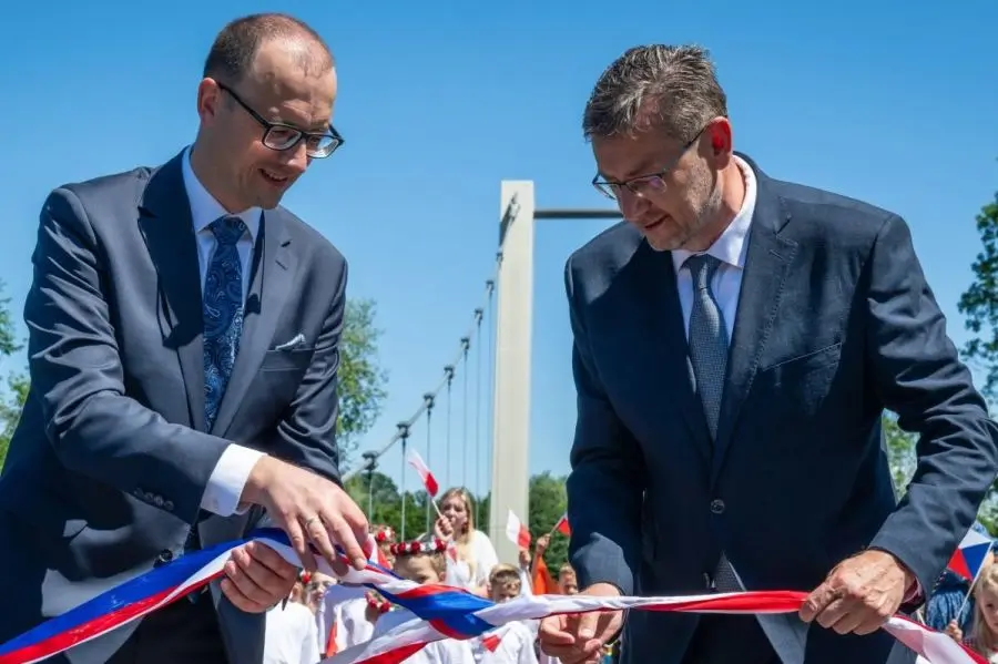 Polska i Czechy jeszcze bliżej. Uroczyście otwarto nową kładkę nad Olzą