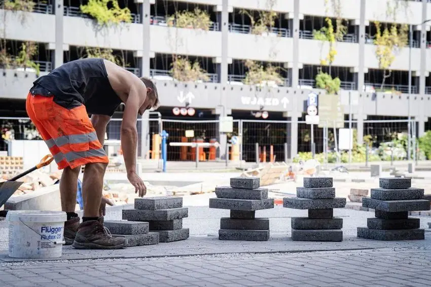 Brakujący element czasoprzestrzeni. Nowa zielona przestrzeń łącząca sztukę i lokalną historię w centrum Rybnika