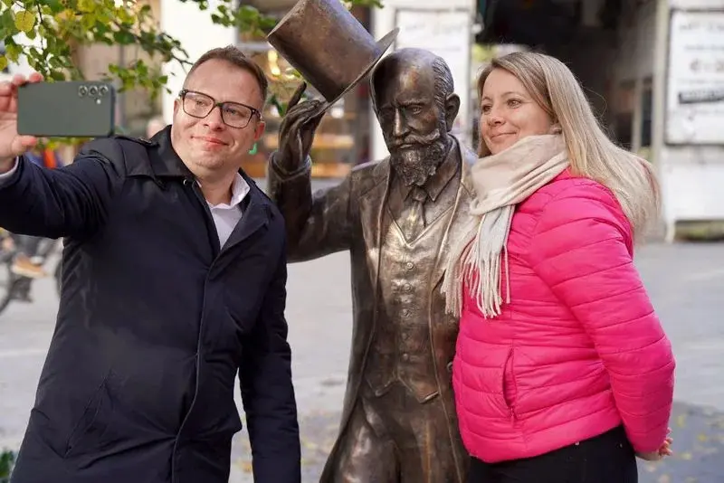 Rybnik připomněl starostu Otto Günthera. Na pěší zóně stojí nová socha
