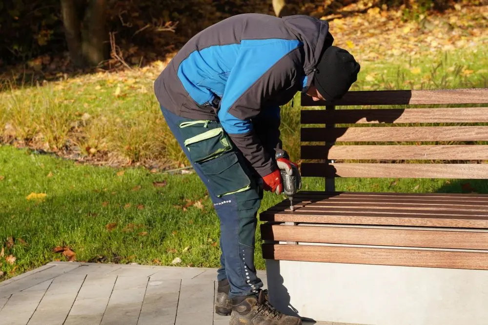 Podzimní údržba v Jastrzębiu-Zdroji. V parku kapsy probíhá obnova