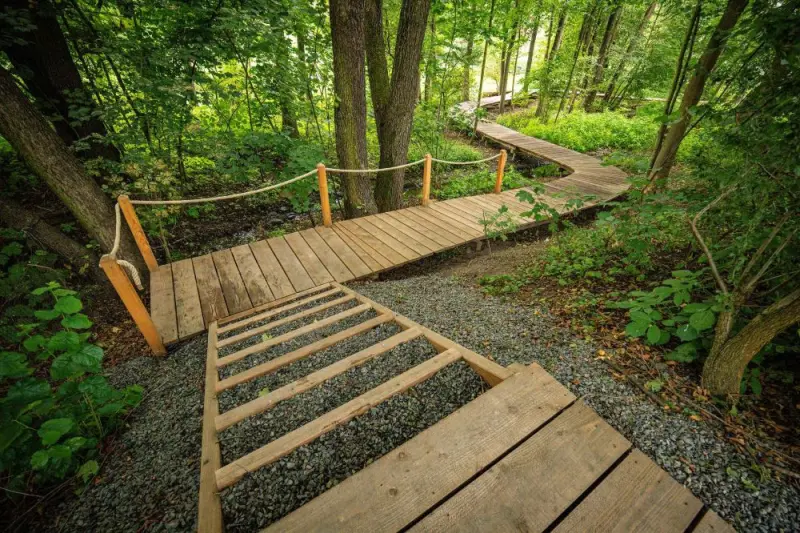 Nový park v Ostravě pomáhá zadržovat vodu a ochlazovat okolí