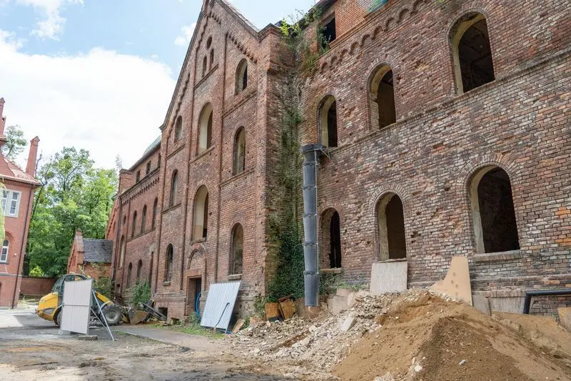 Ruszyła modernizacja zabytkowego pawilonu Juliusz w Rybniku